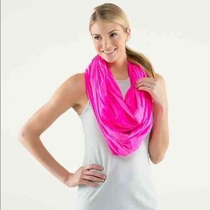 Lululemon Rulu pink scarf with buttons